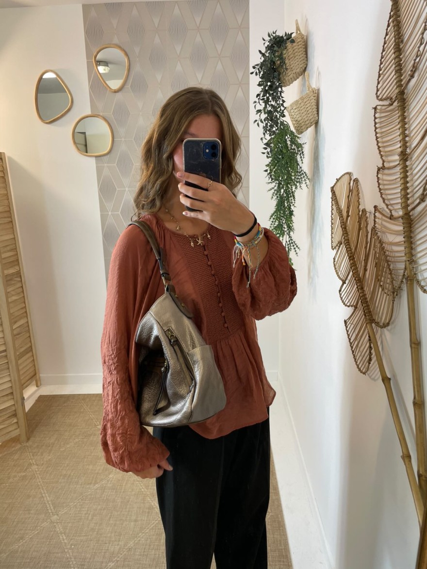 Sac à main taupe brillant à détails marron | Marina & Paloma
