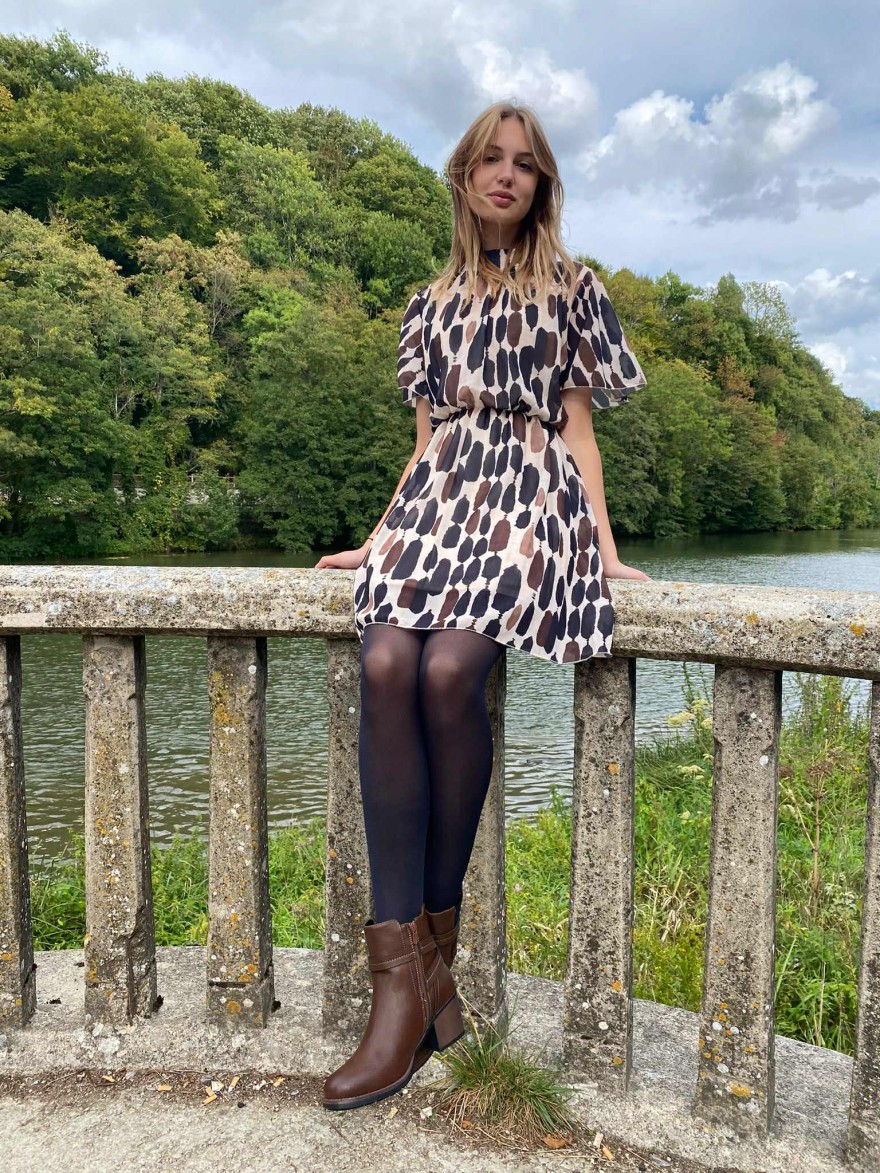 Robe manches courtes beige à motif Latino | Marina & Paloma