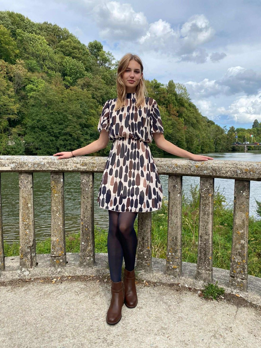 Robe manches courtes beige à motif Latino | Marina & Paloma