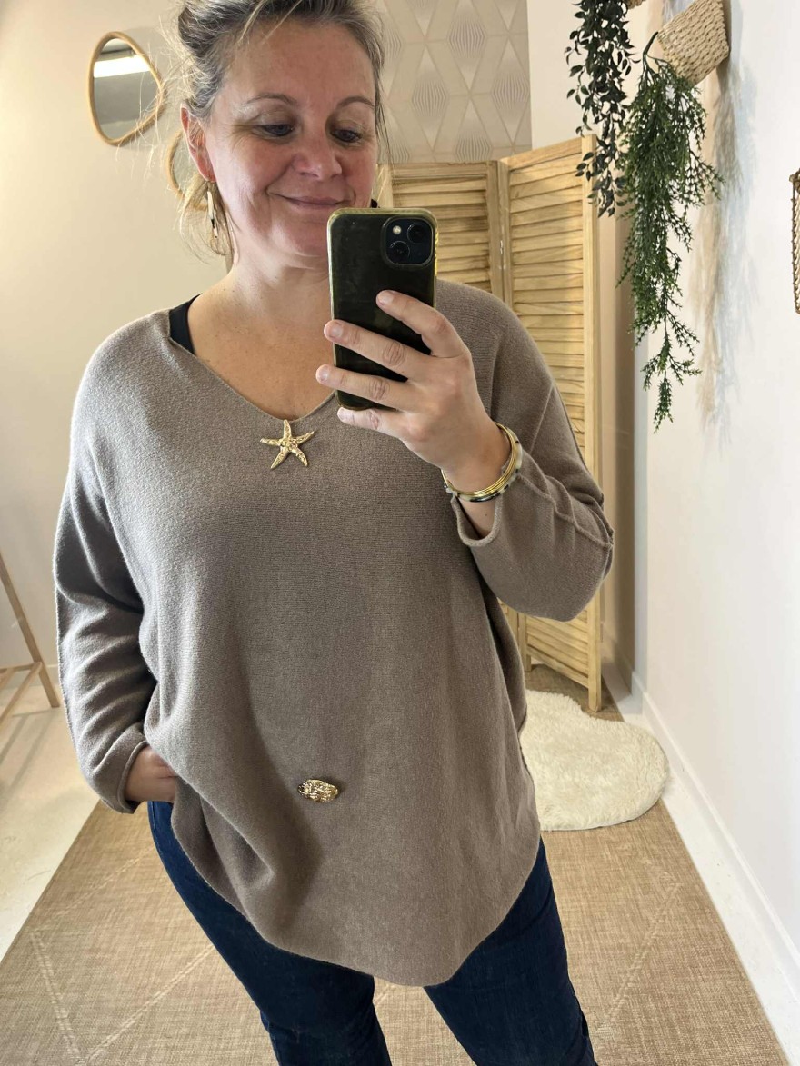 Pull taupe grande taille à broches E&F | Marina & Paloma