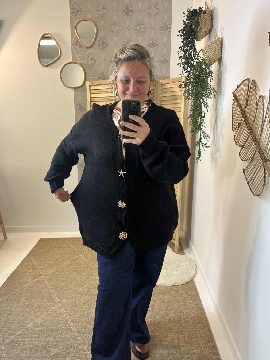 Gilet long grande taille noir E&F avec broches dorées | Marina & Paloma