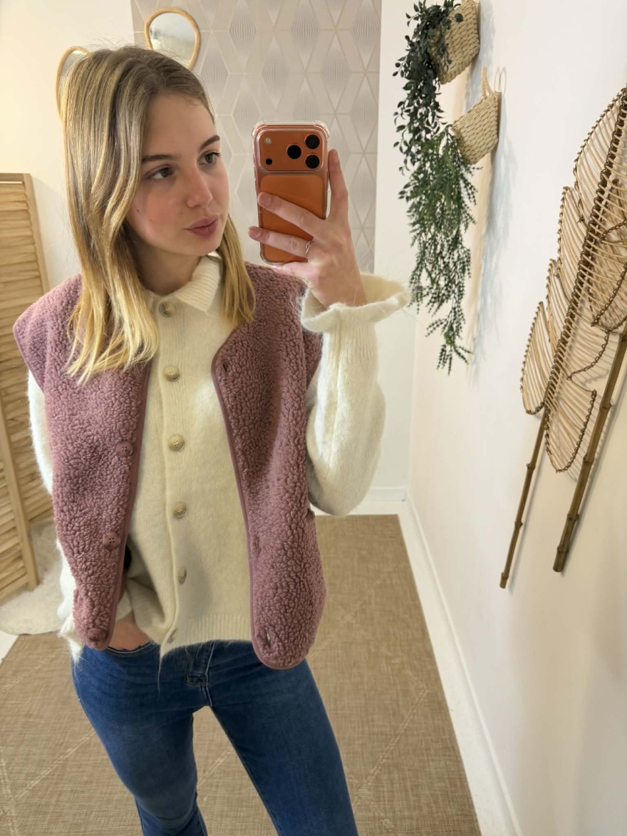 Gilet sans manches effet moutonné vieux rose col rond | Marina & Paloma