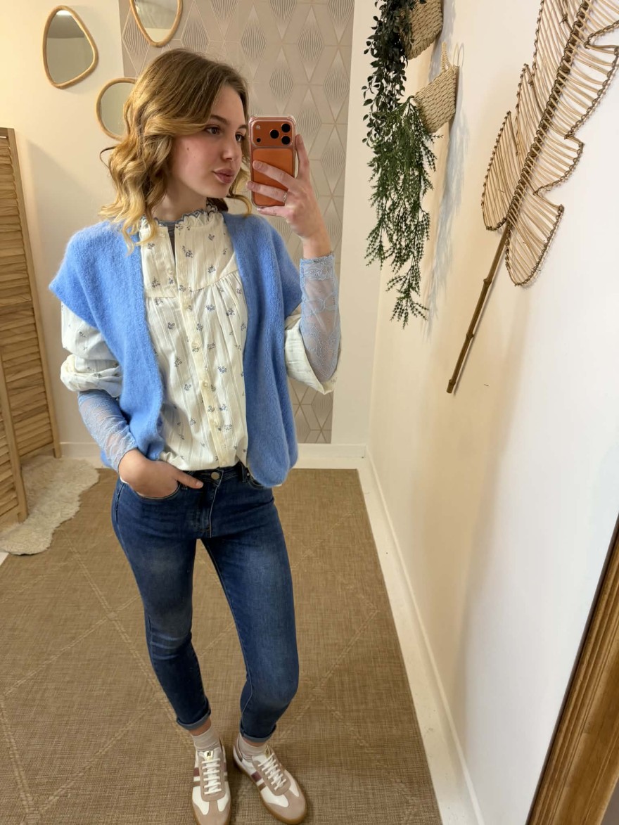Top en dentelle bleu ciel manches longues | Marina & Paloma