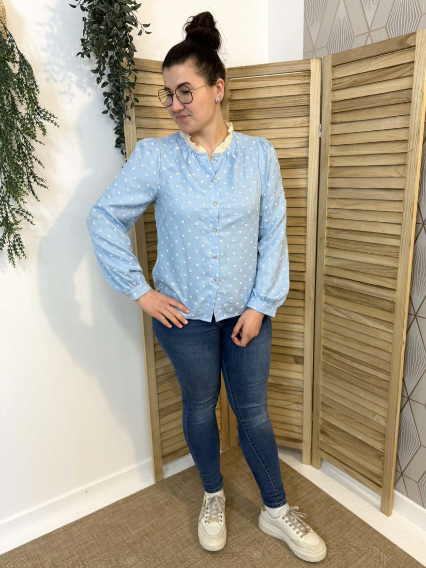 Chemise Emma & Ella col volant dentelle bleu ciel | Marina & Paloma