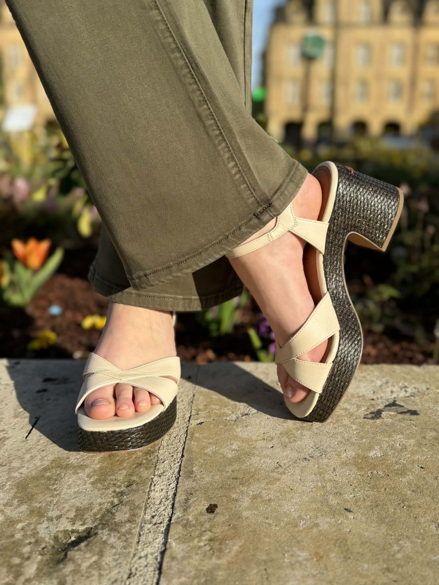 Nu-pied Tamaris 28313 Beige Talon Large en promo | Marina & Paloma