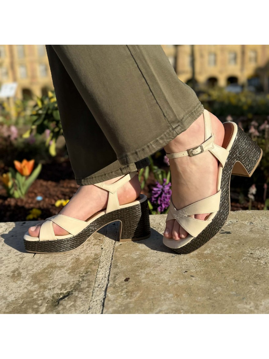 Nu-pied Tamaris 28313 Beige Talon Large en promo | Marina & Paloma