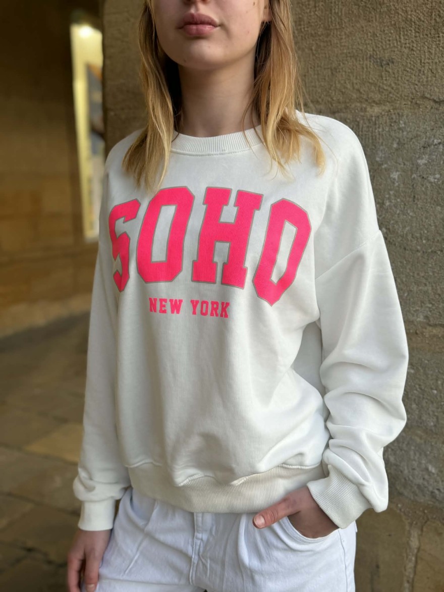 Sweat SOHO fluo Allen & Jo blanc cassé coupe loose tendance | Marina & Paloma