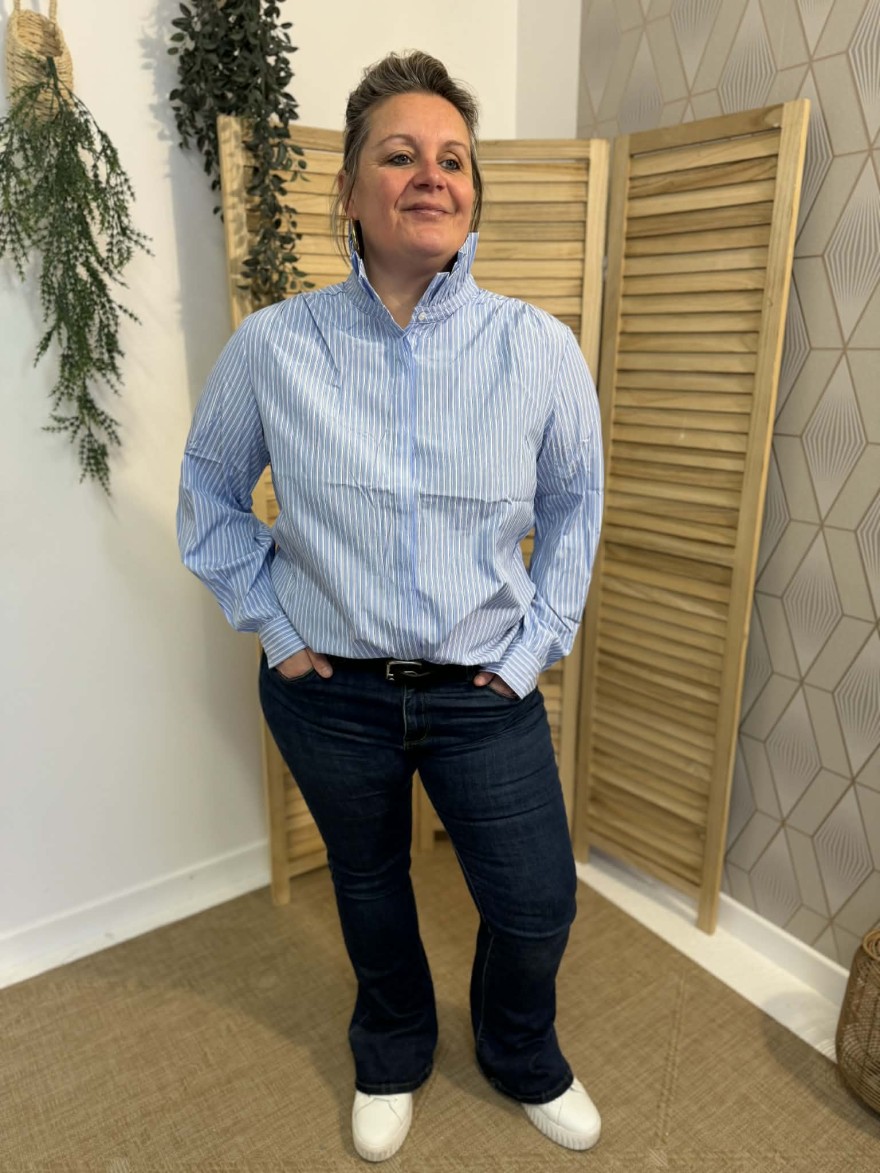 Chemise rayée col bouffant bleu clair – coupe ample grande taille | Marina & Paloma