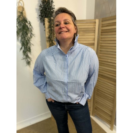 Chemise rayée col bouffant bleu clair – coupe ample grande taille | Marina & Paloma