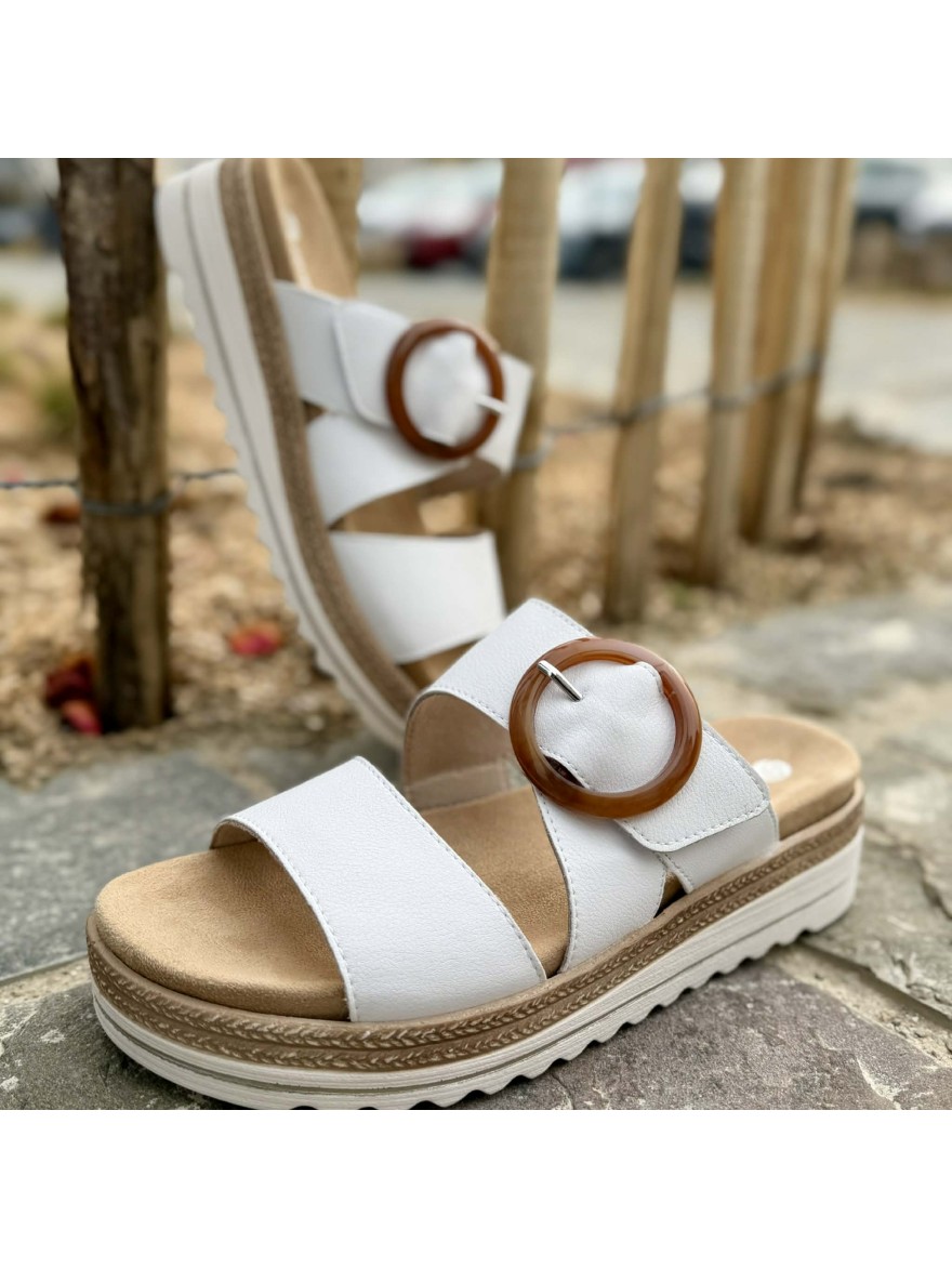 Mule Remonte D0Q51-82 blanche à boucle et semelle compensée | Marina & Paloma