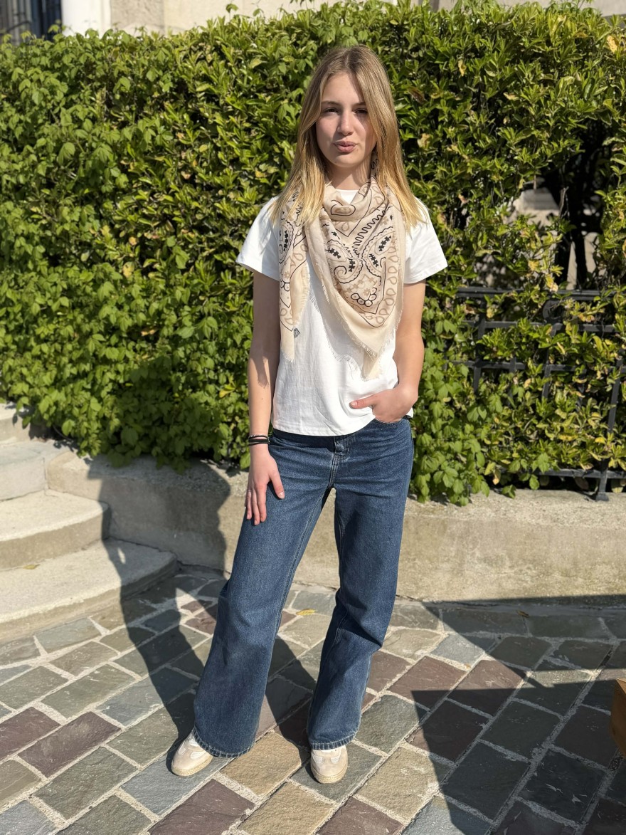 Carré Effet Bandana Beige Motif Paisley Chic Léger | Marina & Paloma