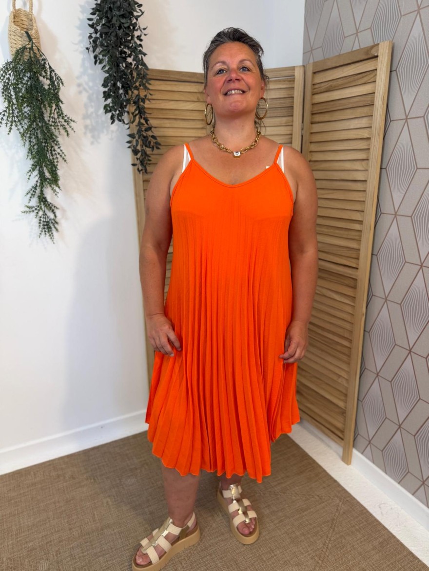 Robe Plissée Mi-Longue Grande Taille Fine Bretelle | Marina & Paloma