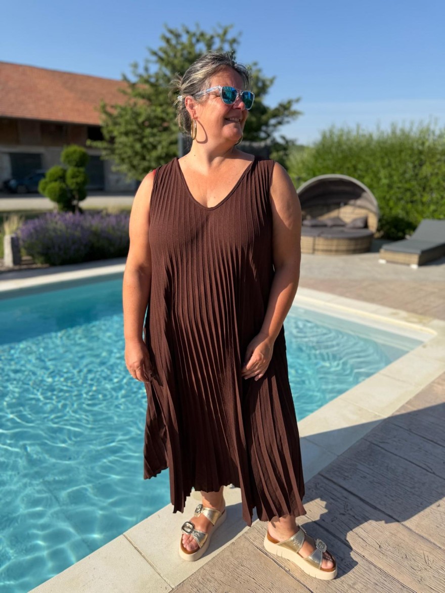Robe Longue Plissée Grande Taille Chocolat |Marina & Paloma