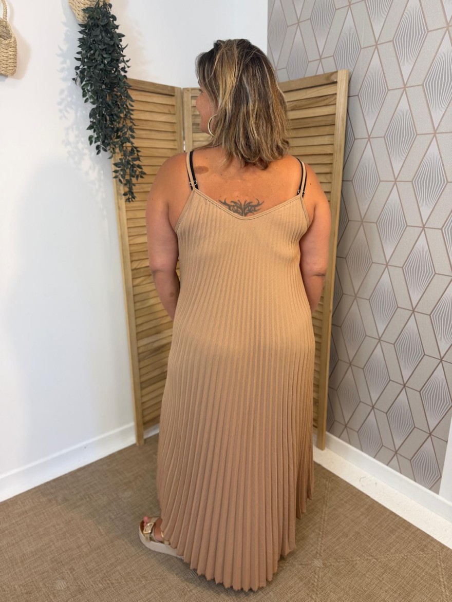 Robe Plissée Légère Grande Taille à Fine Bretelle Camel