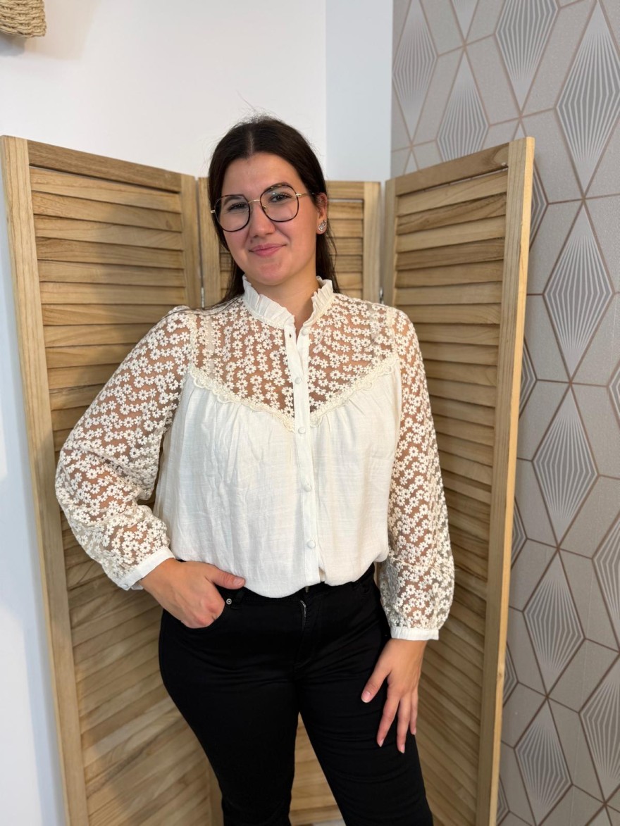 Chemise Brodée Beige It Hippie avec Tulle Fleuri Délicat | Marina & Paloma