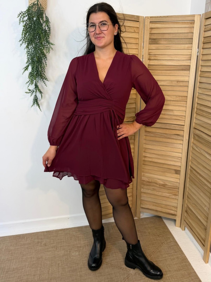Robe Bordeaux By One Fluide avec Taille Drapée Élégante | Marina & Paloma