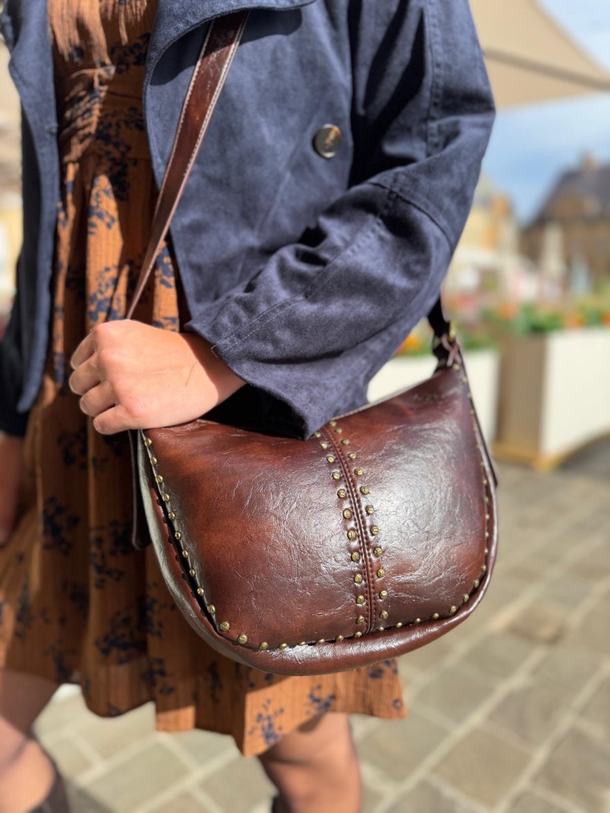 Sac Bandoulière Demi-Lune Clouté Grainé Format Moyen | Marina & Paloma