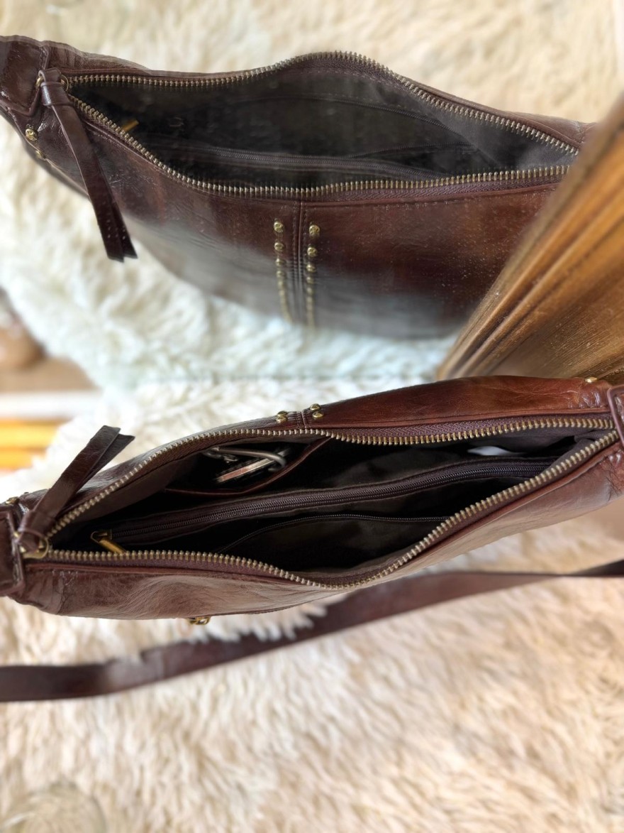 Sac Bandoulière Demi-Lune Clouté Grainé Format Moyen | Marina & Paloma