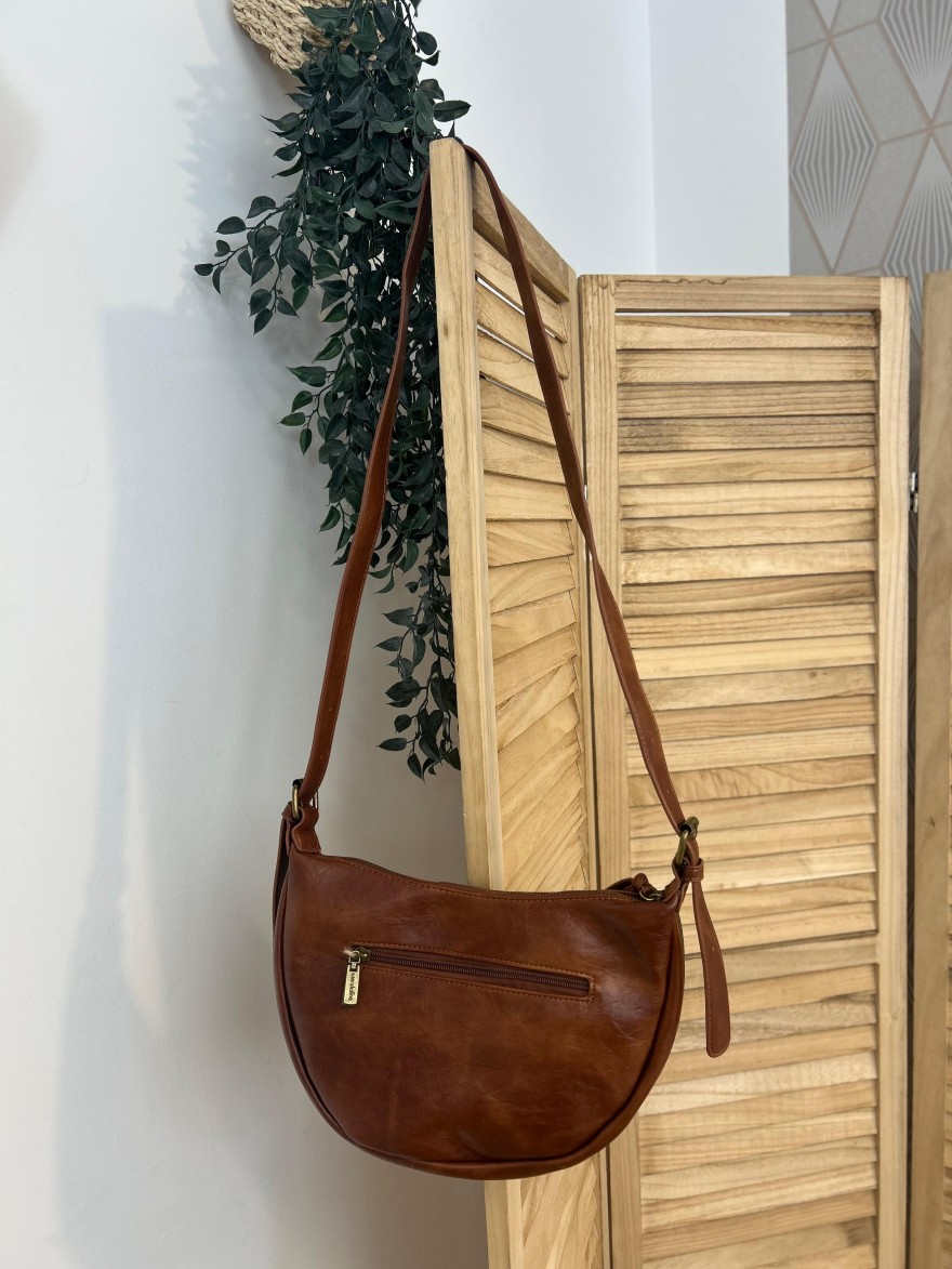 Sac Bandoulière Demi-Lune Clouté Grainé Format Moyen | Marina & Paloma