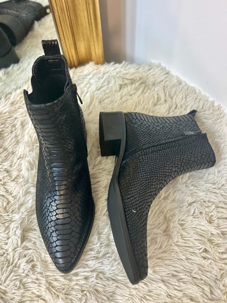 Bottine Noire Pointue Effet Python Chelsea Talon 3 cm | Marina & Paloma