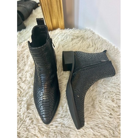 Bottine Noire Pointue Effet Python Chelsea Talon 3 cm | Marina & Paloma