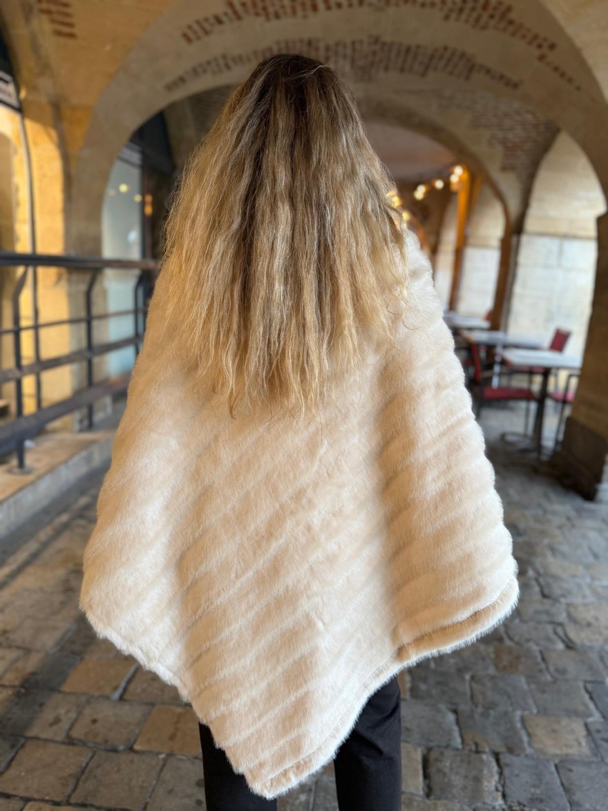 Poncho Fausse Fourrure Beige à Col Montant | Marina & Paloma