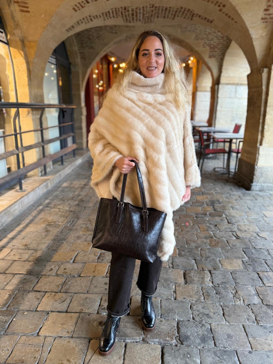 Poncho Fausse Fourrure Beige à Col Montant | Marina & Paloma