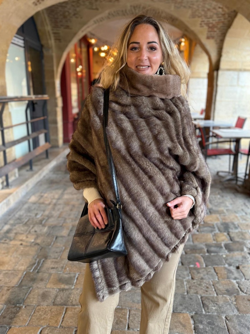 Poncho Fausse Fourrure Taupe à Col Montant | Marina & Paloma